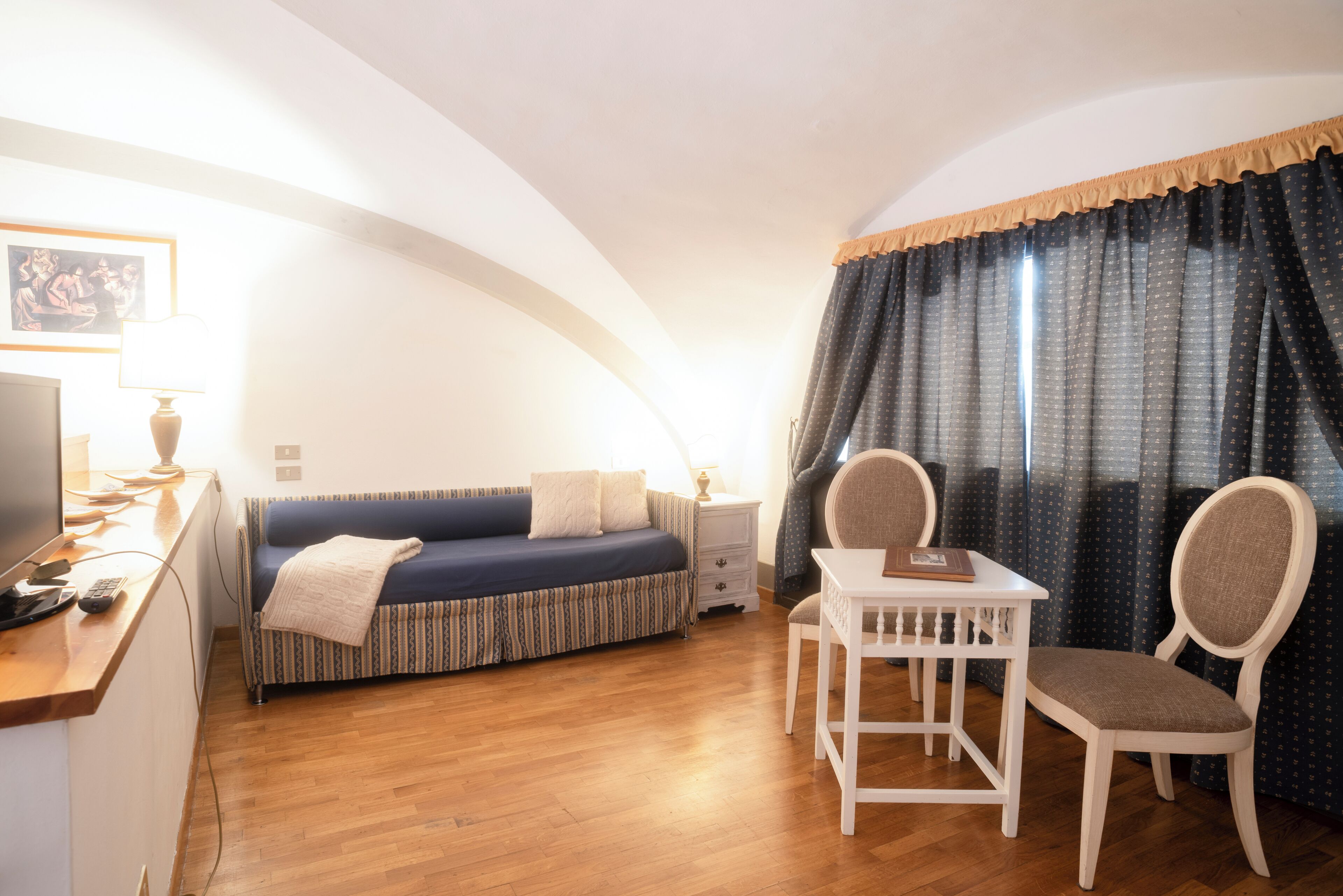 TV LCD 32 pollici con canali digitali, TV