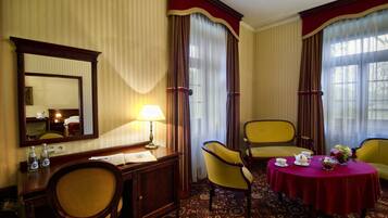 Familienzimmer | Allergikerbettwaren, Minibar, Zimmersafe, Schreibtisch