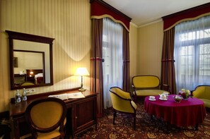 家庭客房 | 防敏寢具、迷你吧、房內夾萬、書桌