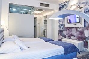 Minibar, in-room safe, desk, laptop workspace - Continental Forum Sibiu (Sibiu)