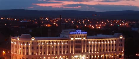 Façade de l’hébergement - soirée/nuit