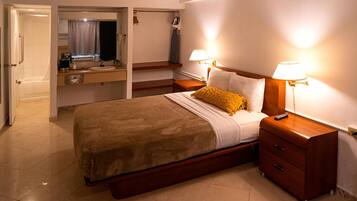 Standard Single Room, 1 Queen Bed | Desk, laptop workspace, blackout curtains, soundproofing