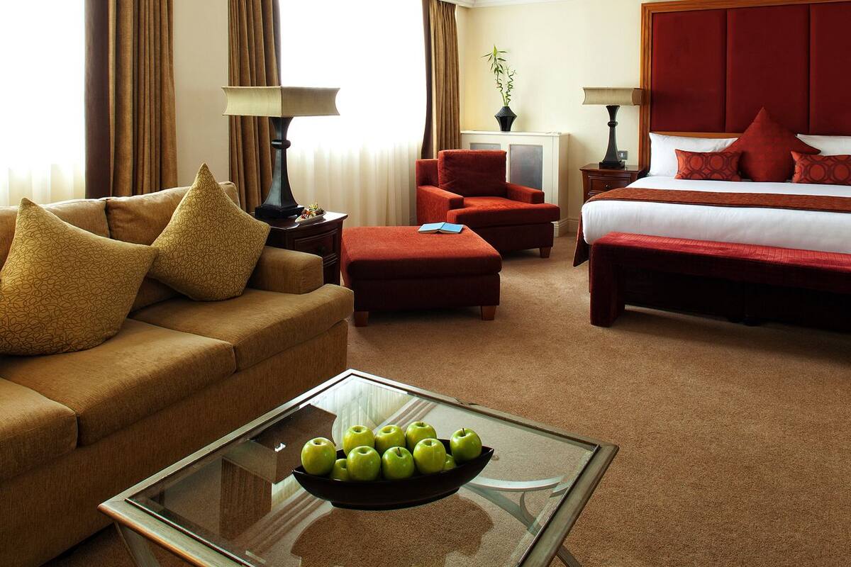 Junior Suite, 1 King Bed | Desk, cribs/infant beds, WiFi (free)