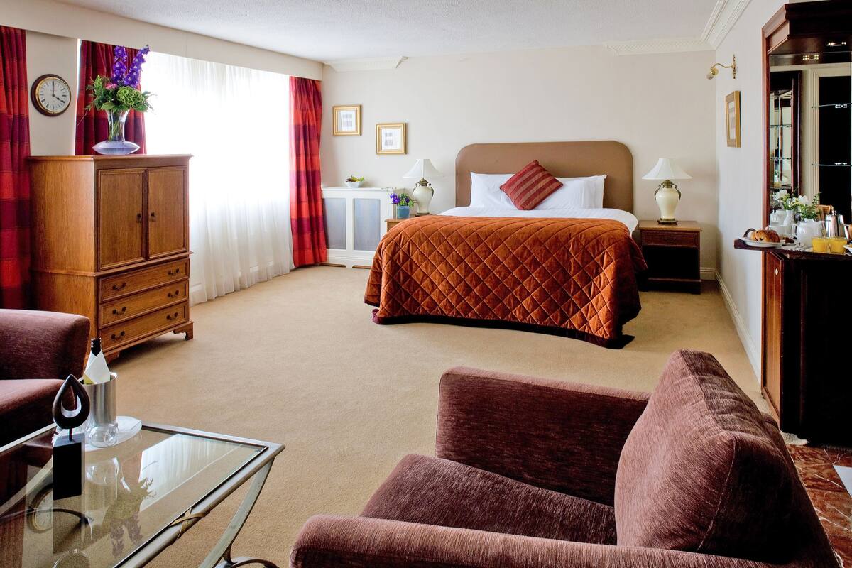 Executive Double Room | Desk, cribs/infant beds, WiFi (free)