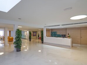 Reception - Aparthotel y Hotel Paguera Beach (Calvia)