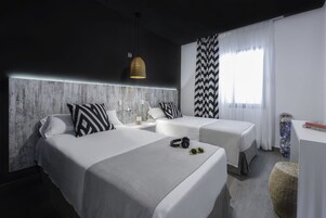Cofres nos quartos, Wi-Fi de cortesia, roupa de cama