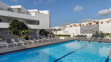 2 piscinas al aire libre, tumbonas