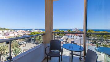 Desk, laptop workspace, free WiFi, bed sheets