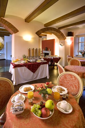 Daily buffet breakfast (EUR 12.00 per person)