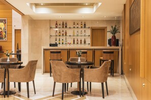 Bar (on property) - Divani Palace Larissa (Larissa)