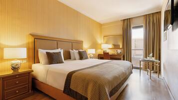 Family Suite | Hypo-allergenic bedding available, minibar, in-room safe, desk