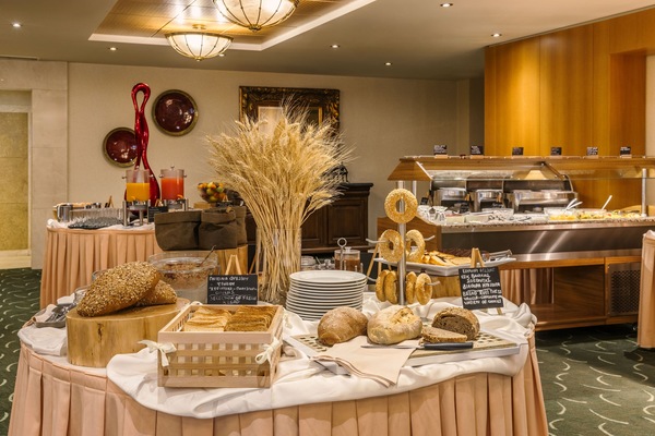 Daily buffet breakfast for a fee