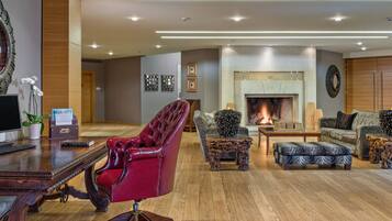 En 32-tommers LCD-TV med kabel-kanaler samt TV