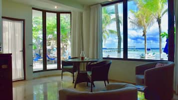 Premium bedding, in-room safe, laptop workspace, blackout drapes