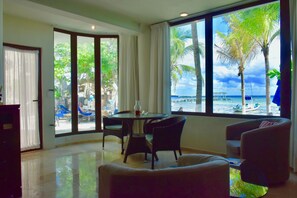 Bộ đồ giường cao cấp, két bảo mật tại phòng