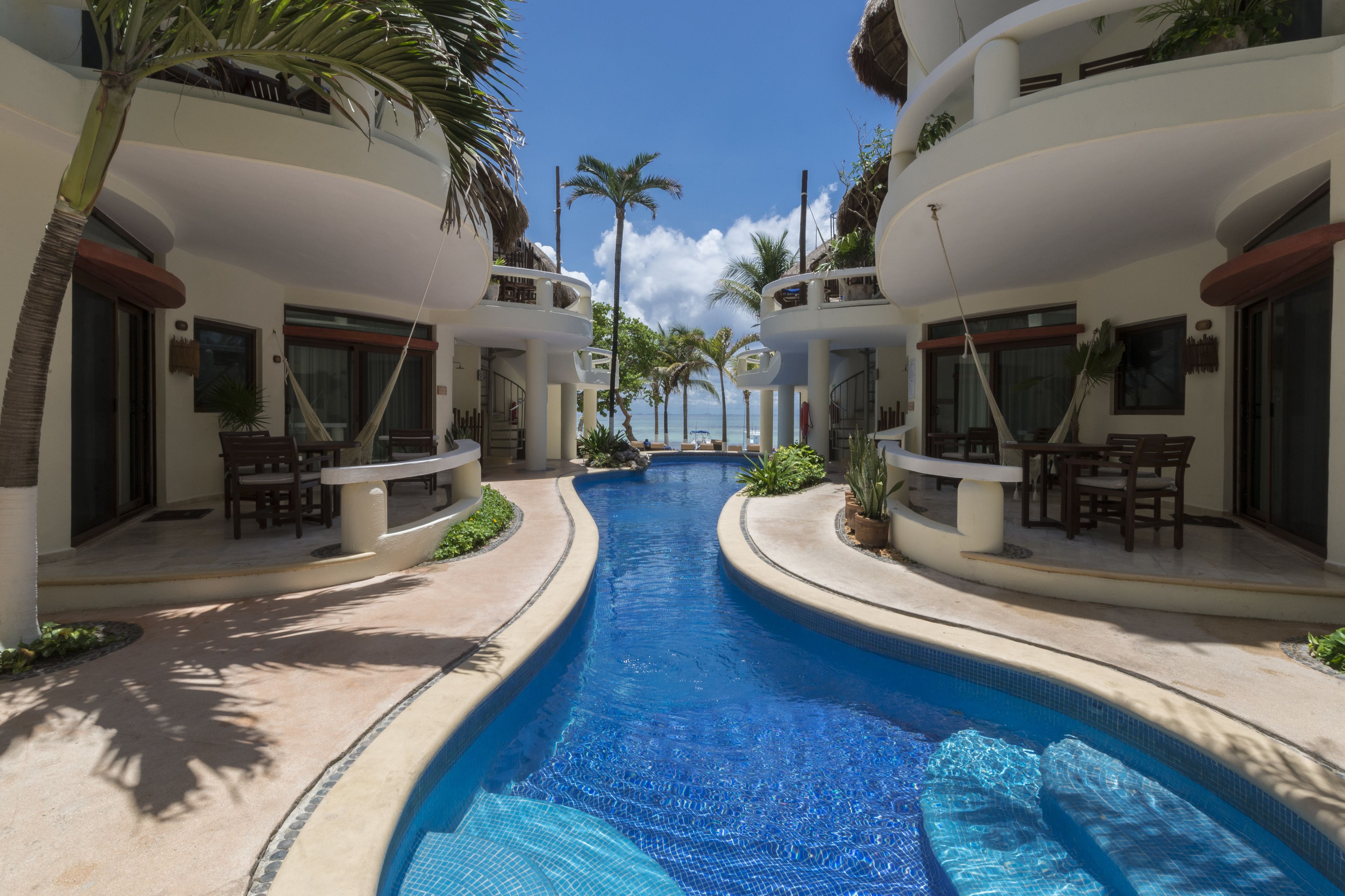 Outdoor pool, pool umbrellas, sun loungers