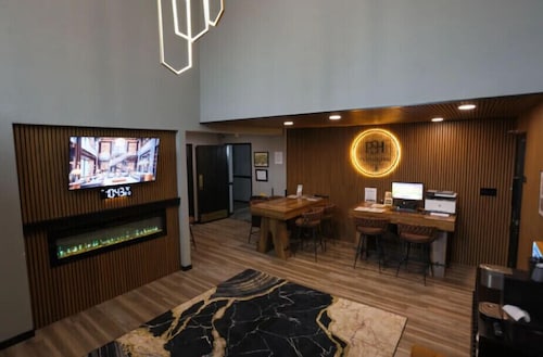 Plymouth Suites Hotel