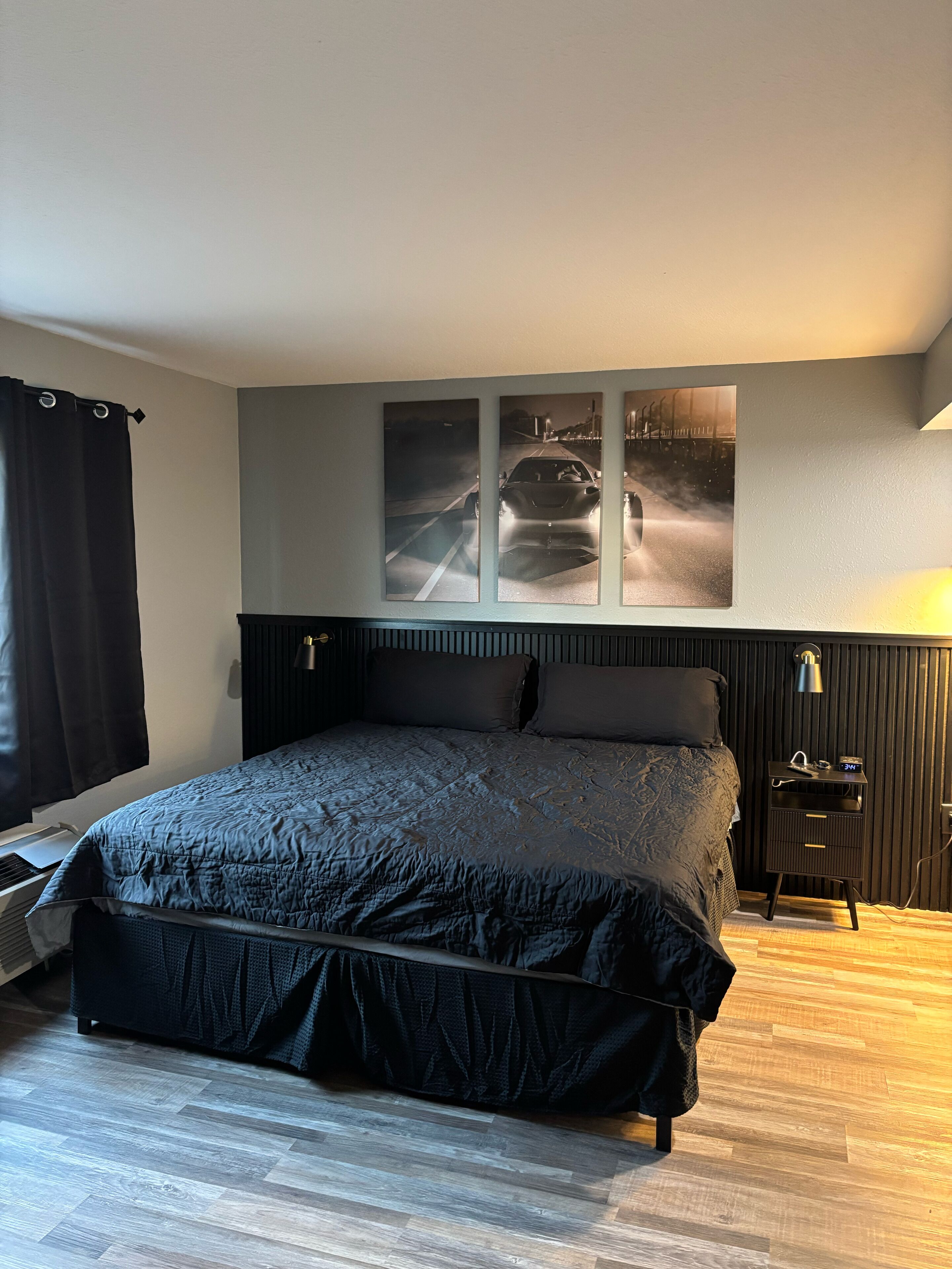 Suite, 1 King Bed | Desk, laptop workspace, free WiFi, bed sheets