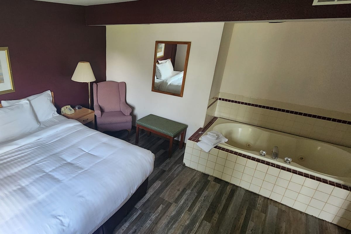 Suite, 1 King-Bett und Schlafsofa (Jacuzzi)
