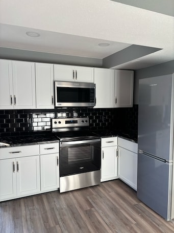 双人房, 2 张大床 | 起居区 | 27-英寸纯平电视 (配备有线频道)、收费电影