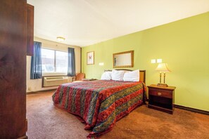 Desk, iron/ironing board, free WiFi, bed sheets - Castle Inn & Suites By OYO Chickasha (Chickasha)