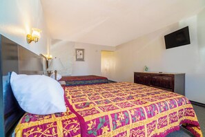 Standard Room, Multiple Beds (3) | Desk, iron/ironing board, free WiFi, bed sheets