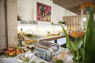 包含每日自助早餐