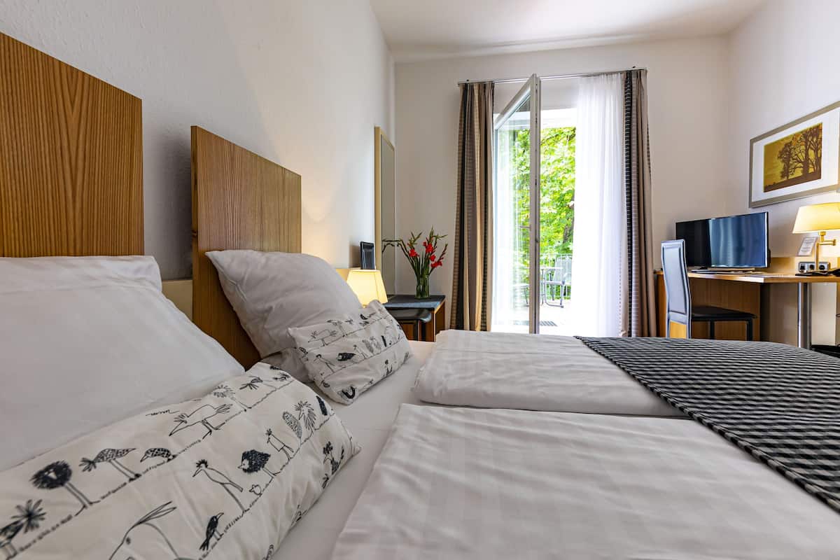 Hypo-allergenic bedding, minibar, in-room safe, individually decorated