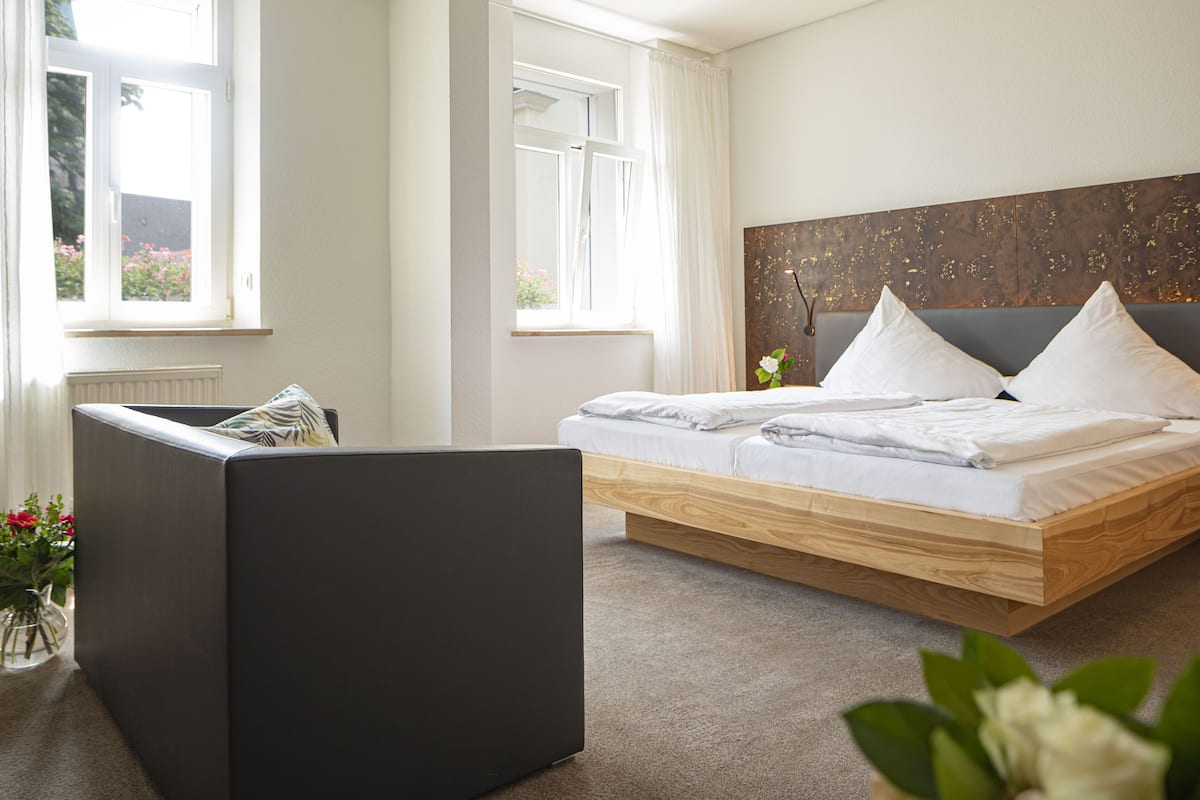 Hypo-allergenic bedding, minibar, in-room safe, individually decorated