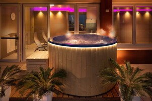 Sauna, hot tub, steam room, Turkish bath, body treatments, aromatherapy