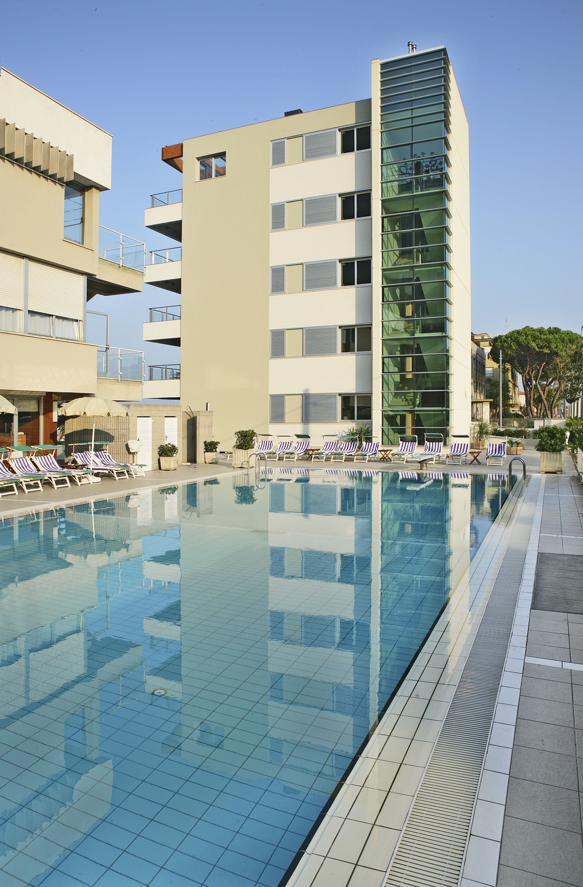 Seasonal outdoor pool, open 9:00 AM to 7:00 PM, pool umbrellas