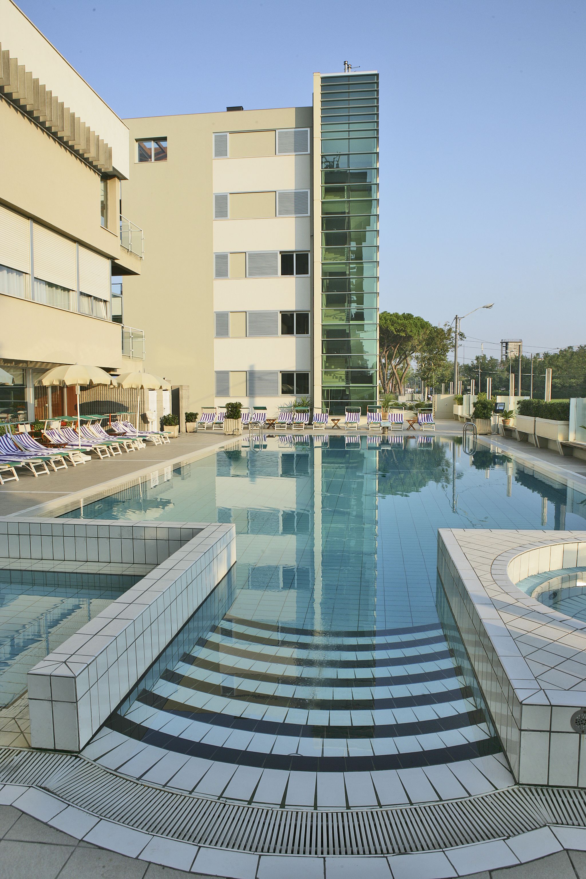 seasonal outdoor pool, open 9:00 am to 7:00 pm, pool umbrellas