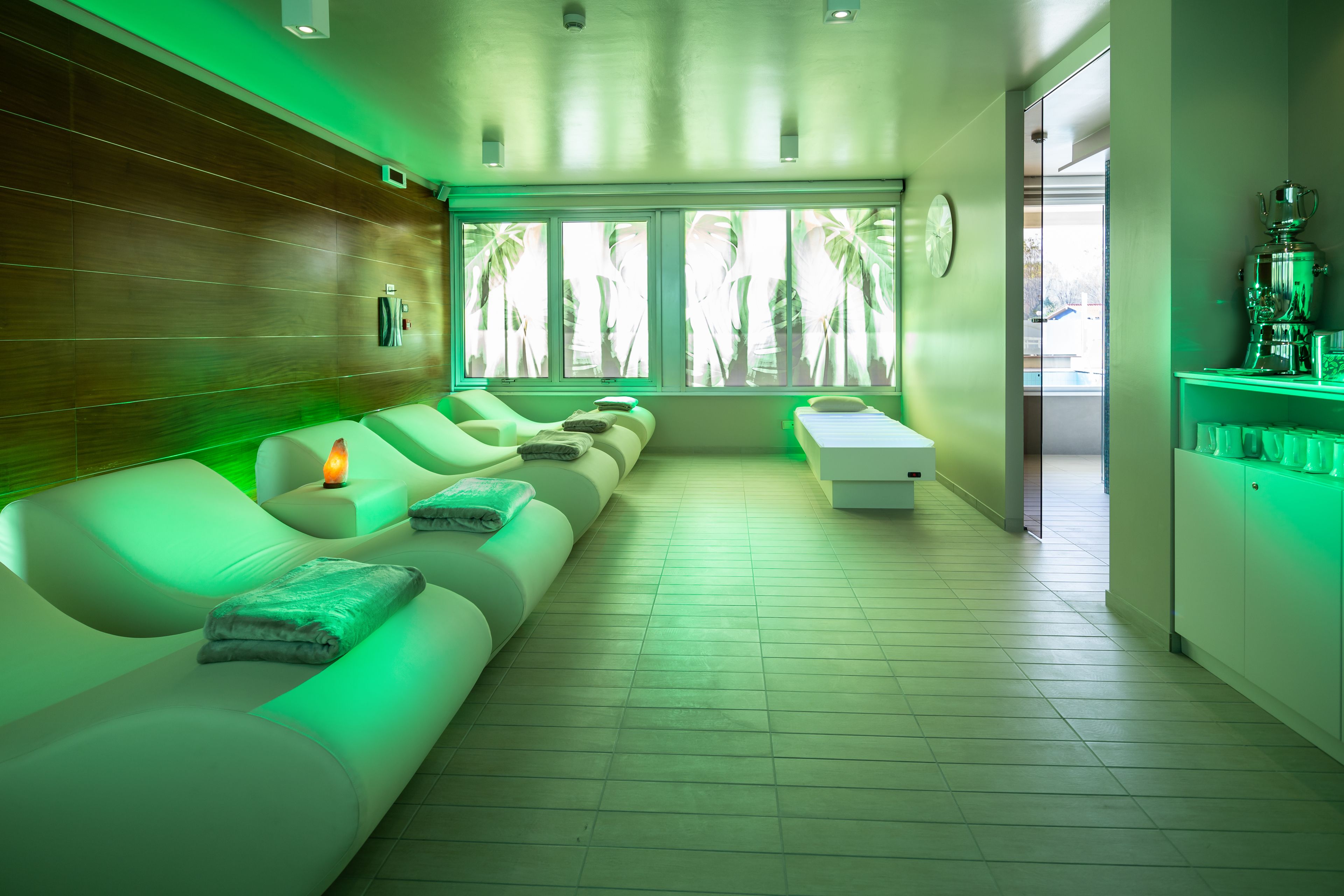 sauna, hot tub, steam room, turkish bath/hammam, body treatments
