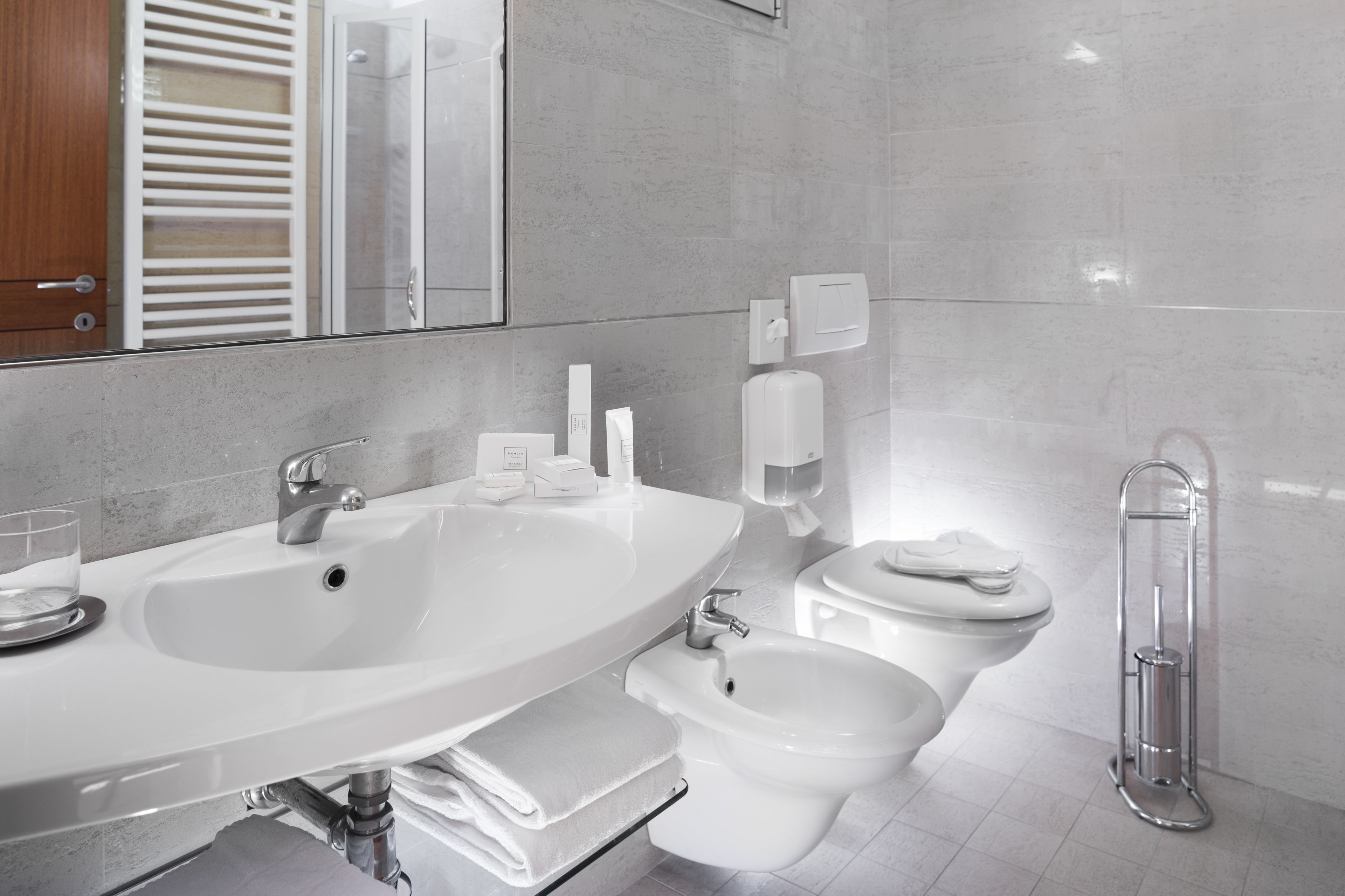 shower, free toiletries, hair dryer, bidet