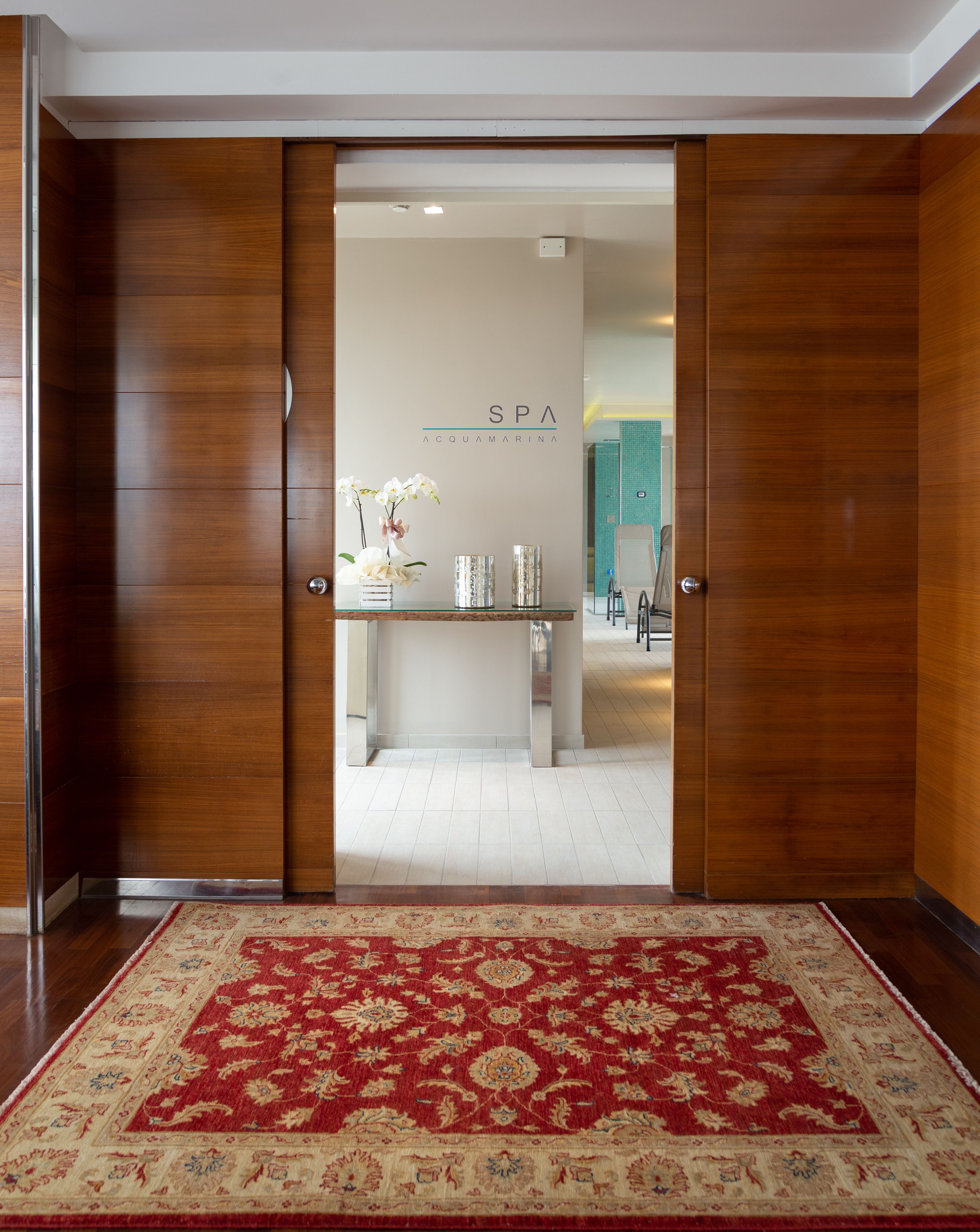 sauna, hot tub, steam room, turkish bath/hammam, body treatments