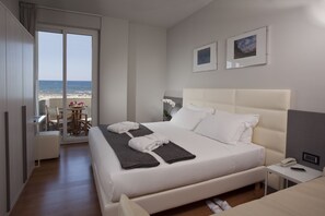 Hochwertige Bettwaren, Daunenbettdecken, Minibar, Zimmersafe