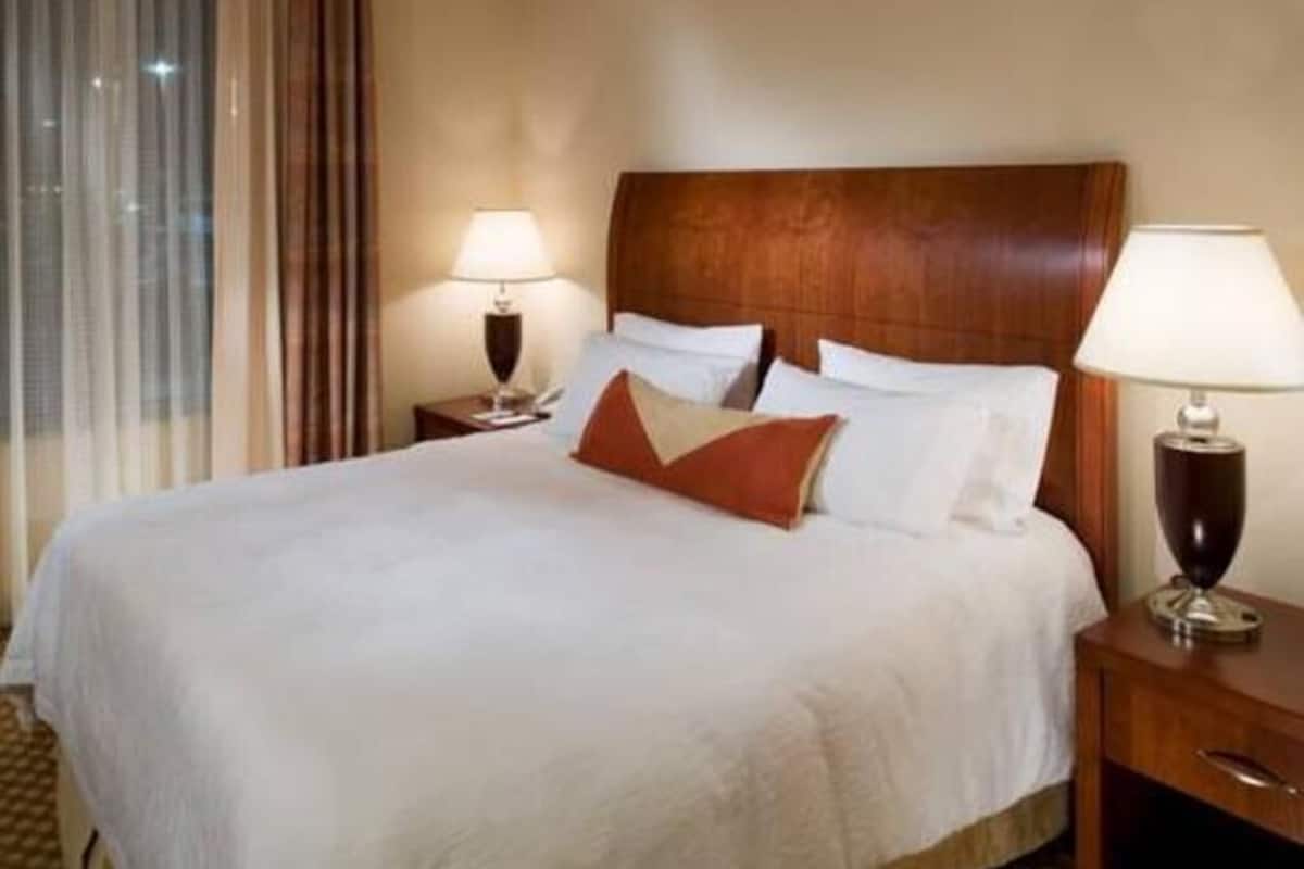 Ropa de cama de alta calidad y escritorio