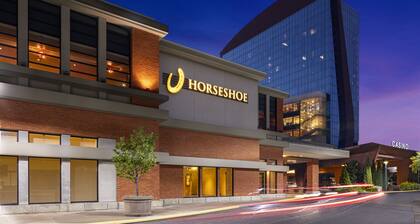 HoteLumiere at the Arch - A Caesars Rewards Destination