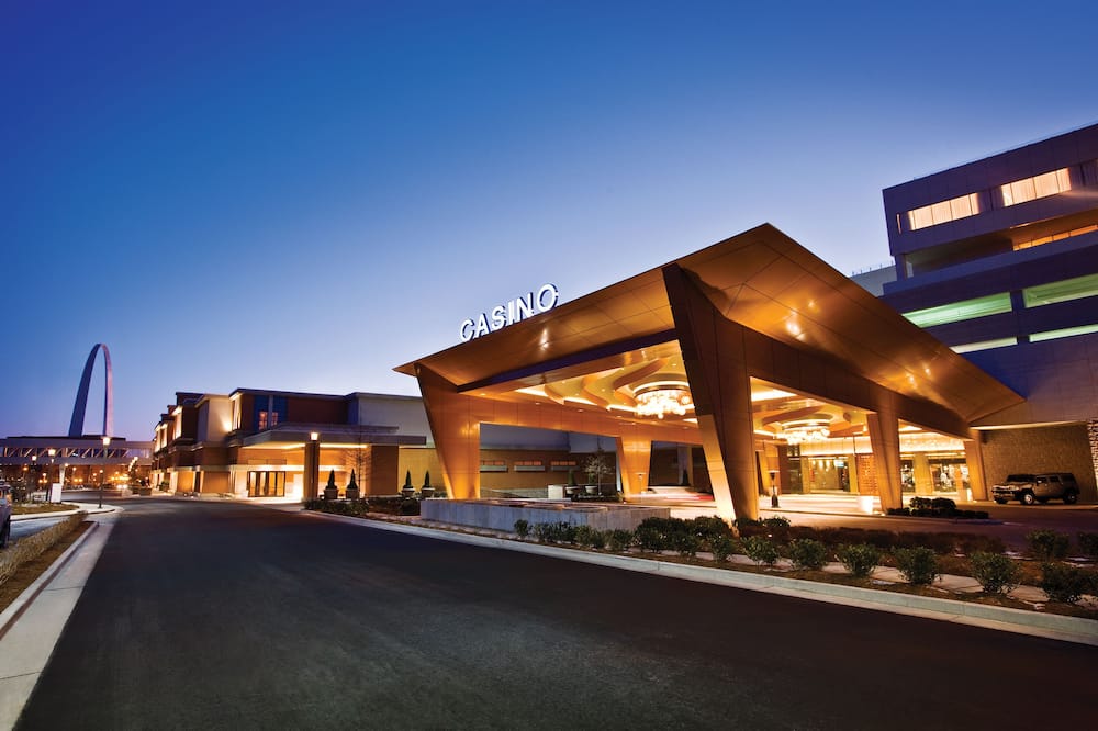 HoteLumiere at the Arch - A Caesars Rewards Destination