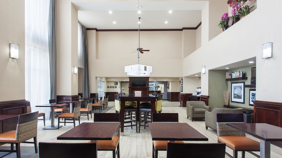 拉伯克西南欢朋套房酒店