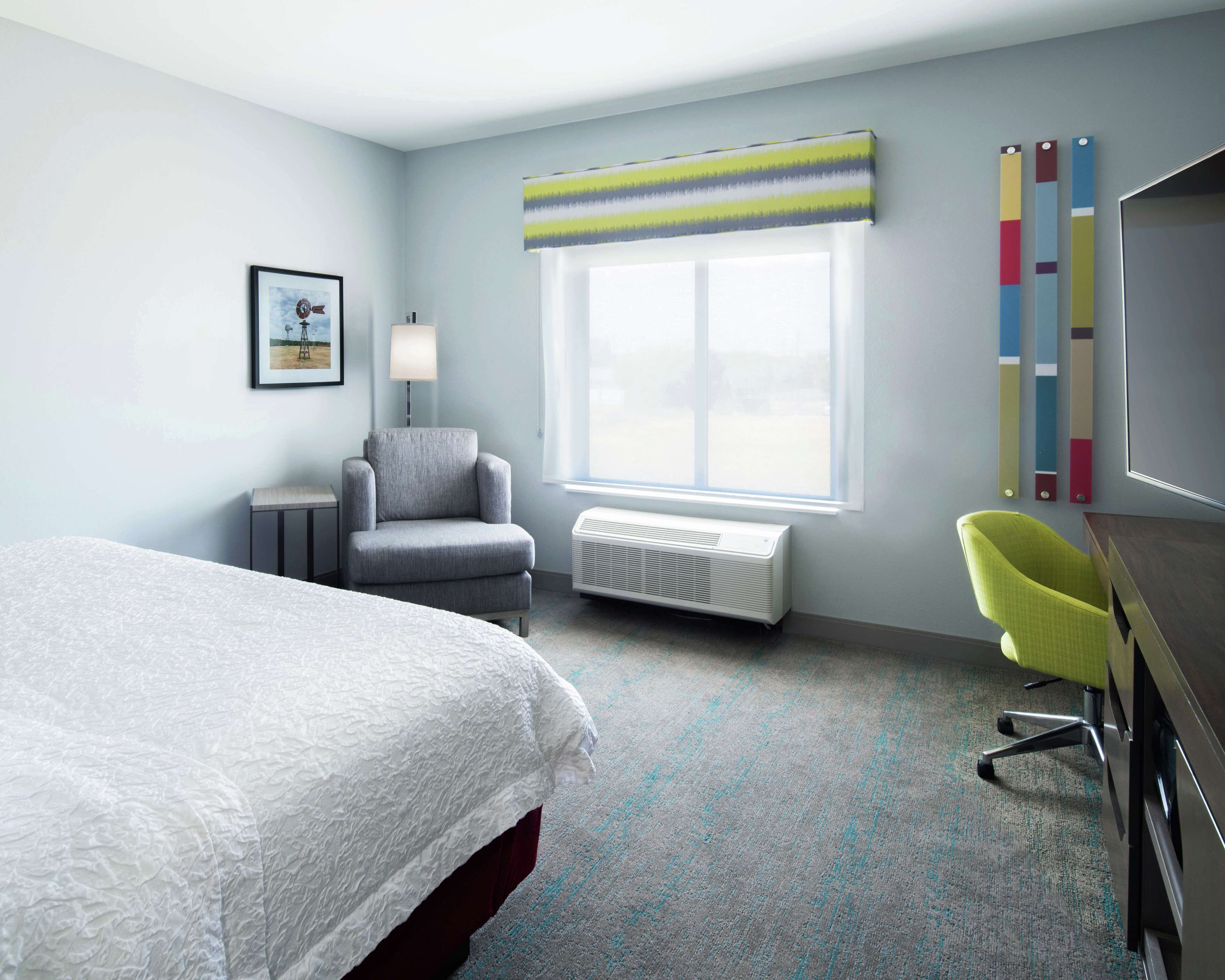 premium bedding, pillow-top beds, in-room safe, desk