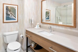 Quarto, 1 cama King e sofá-cama, para não fumantes (Study) | Banheiro | Produtos de toalete grátis, secador de cabelo, toalhas de banho 