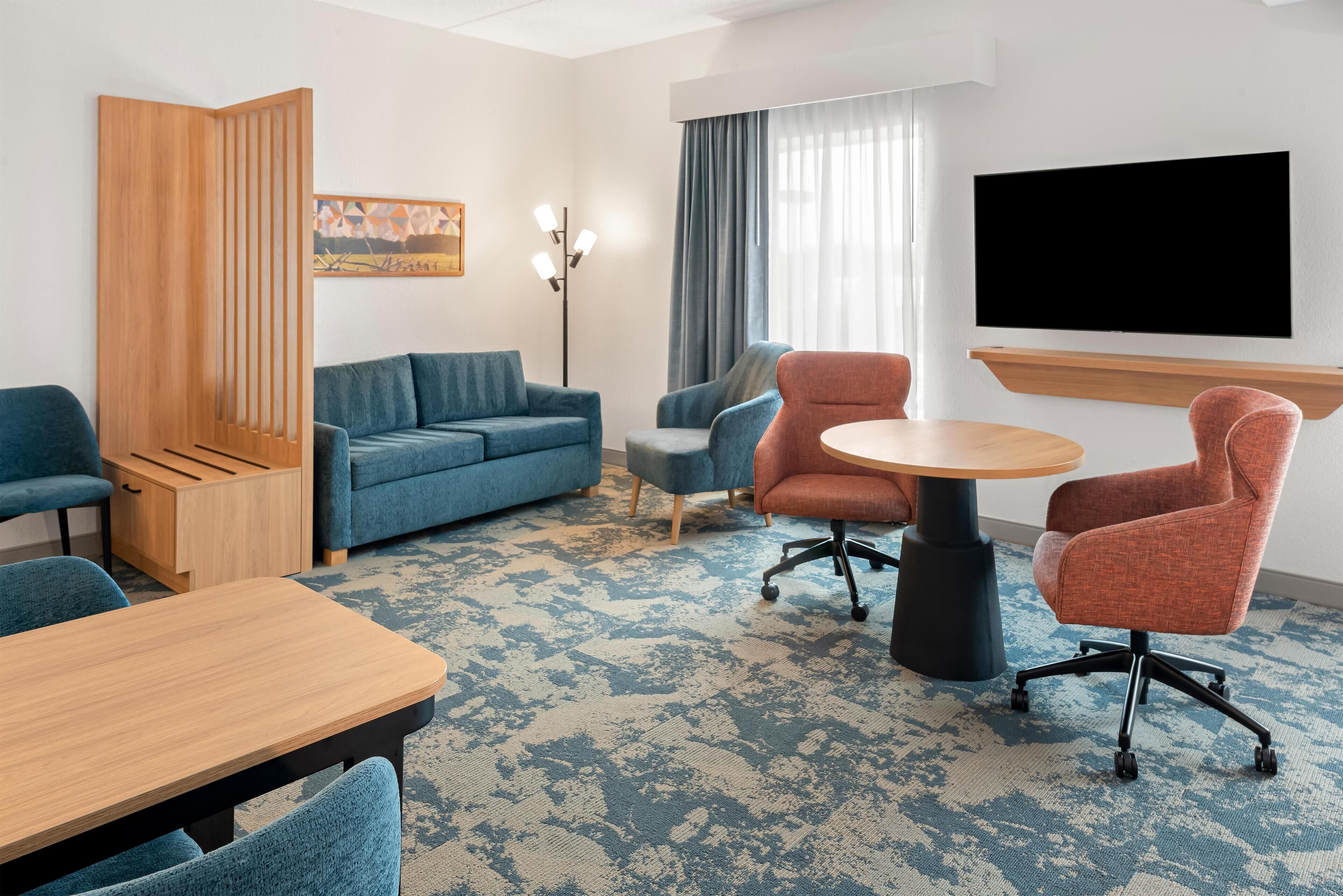 Suite Studio, non-fumeur (2 Queen Beds with Sofa bed) | Coin séjour