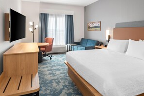 Room, 1 King Bed with Sofa bed, Non Smoking (Study) | Living area | 32-inch flat-screen TV with cable channels, TV