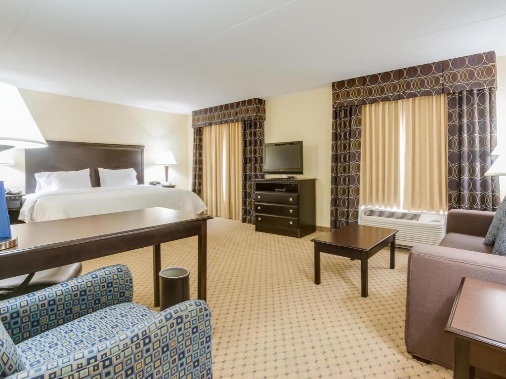 Premium bedding, in-room safe, desk, blackout curtains
