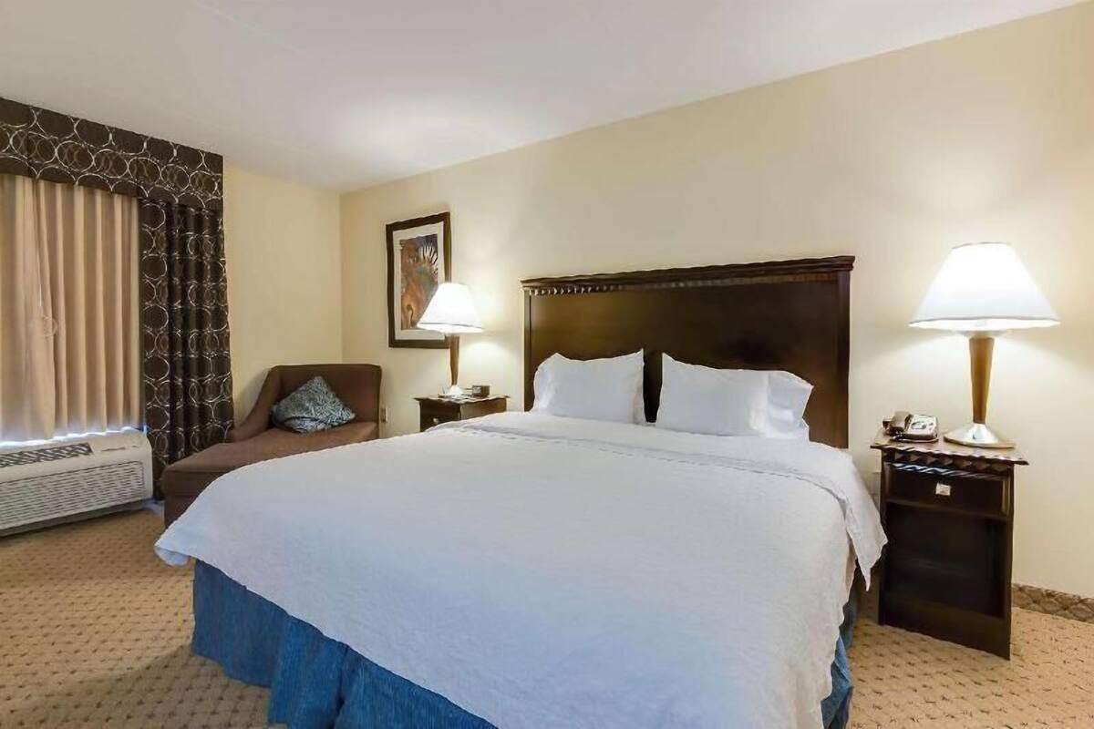 Premium bedding, in-room safe, desk, blackout curtains