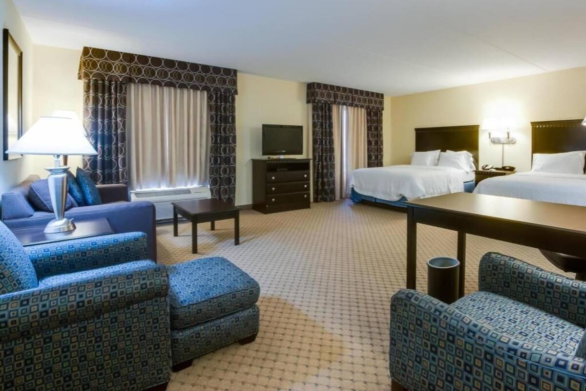 Premium bedding, in-room safe, desk, blackout curtains