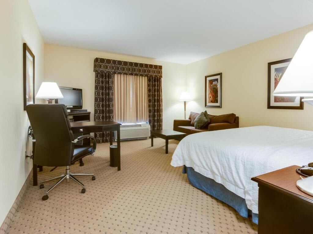 Premium bedding, in-room safe, desk, blackout curtains
