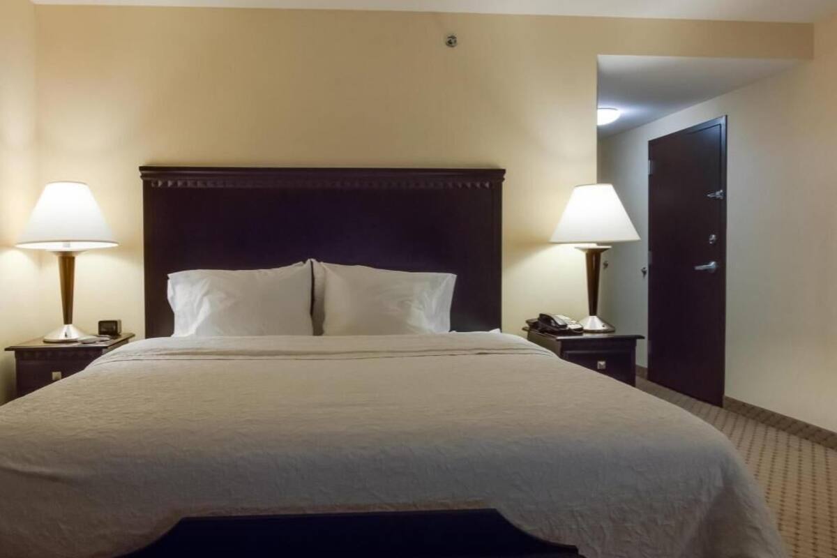Premium bedding, in-room safe, desk, blackout curtains