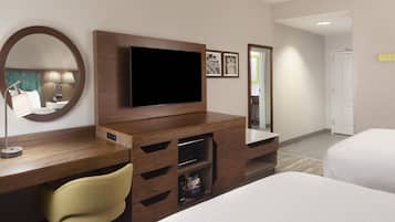 Two Queen Beds, Non-Smoking | Cofres nos quartos, escrivaninha, espaço de trabalho para notebook